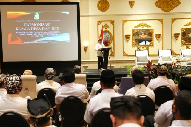 Bupati Banyuwangi Azwar Anas Ajak Kades dan BPD Tingkatkan Sinergi Majukan Desa (36387)