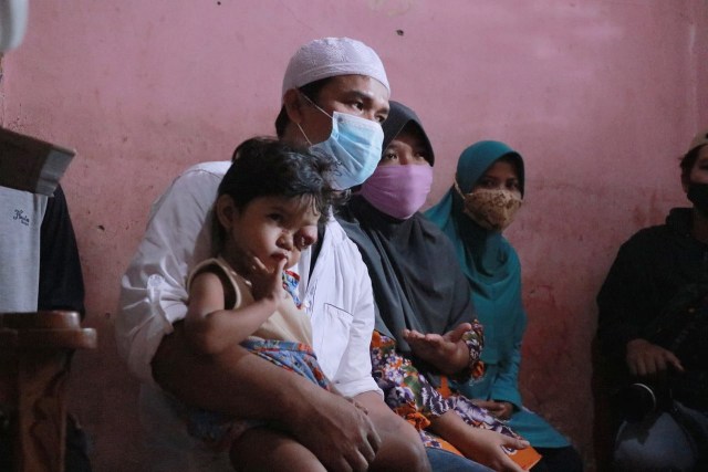 Pemkot Palembang jemput Siti, penderita tumor mata, untuk dilakukan pengobatan di RSUD Bari, Kamis (19/11).