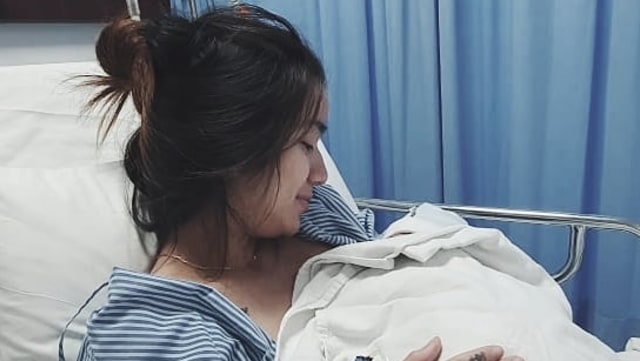 Sheila Marcia melahirkan bayi. Foto: Instagram/@dmustakira
