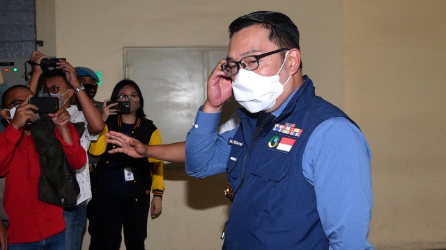 Gubernur Jawa Barat Ridwan Kamil tiba di kantor Bareskrim Mabes Polri, Jakarta, Jumat (20/11).  Foto: Sigid Kurniawan/ANTARA FOTO