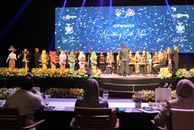 Siswa CLC Sarawak ikut memeriahkan Gala Dinner BIMP-EAGA di Kuching 2019
Sumber: Koleksi pribadi
