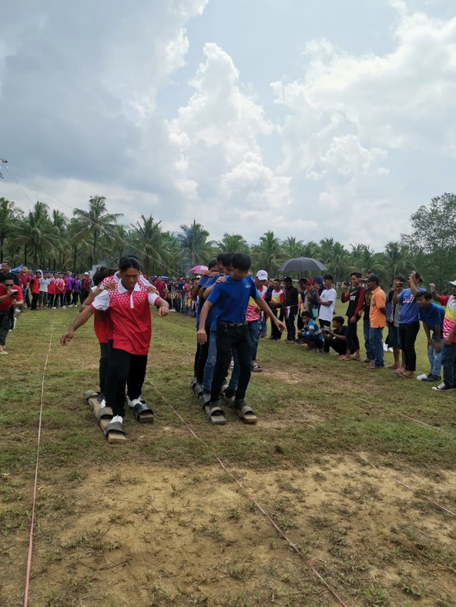 Kemeriahan perayaan HUT RI di ladang di kawasan Bintulu
Sumber: Koleksi pribadi