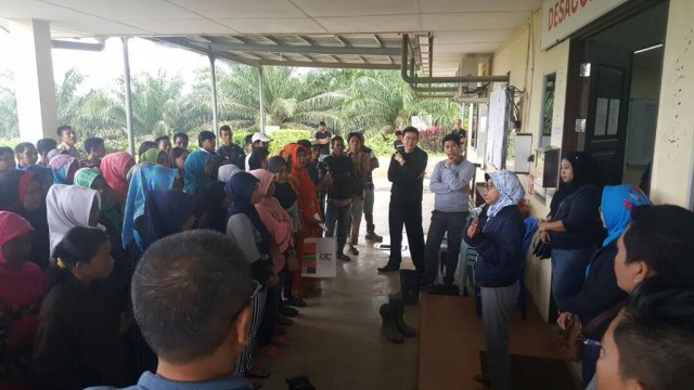 Memberikan sosialisasi mengenai CLC kepada orang tua
Sumber: Koleksi pribadi