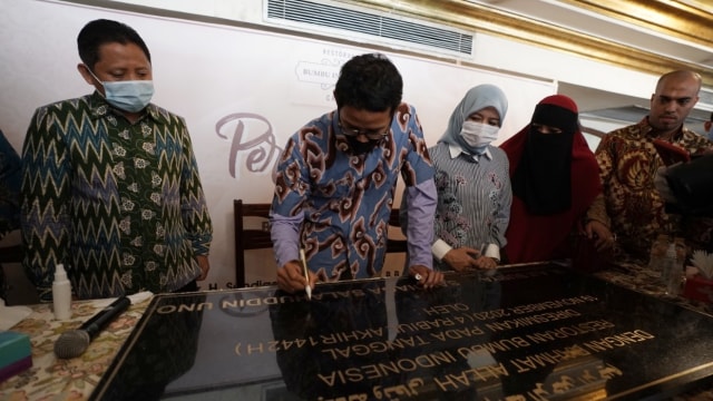 Sandiaga Uno Resmikan Restoran Bumbu RI Pertama di Kairo Mesir (105622)