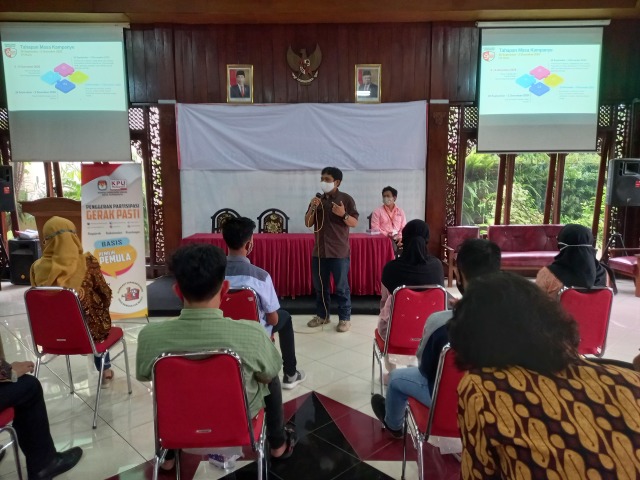 Partisipasi Gerak Pasti Basis Pemilih Pemula KPU Solo dilaksanakan di Pendhopo Kantor Kelurahan Nusukan, Jumat (20/11)