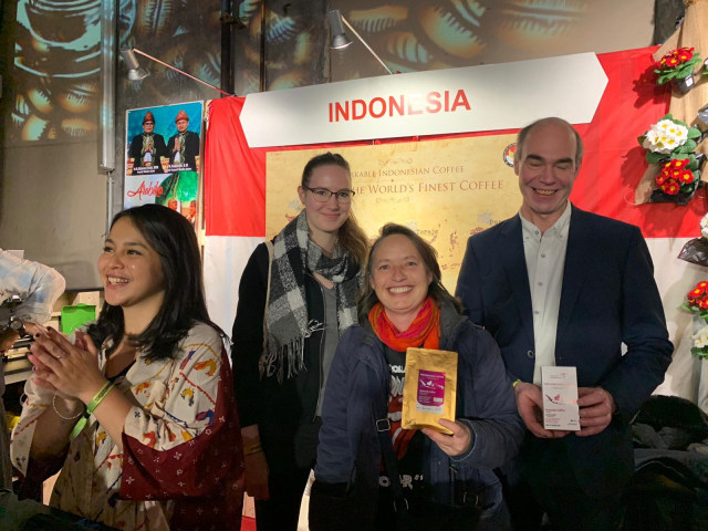 Mengajak Warga Austria Minum Kopi Indonesia (55371)