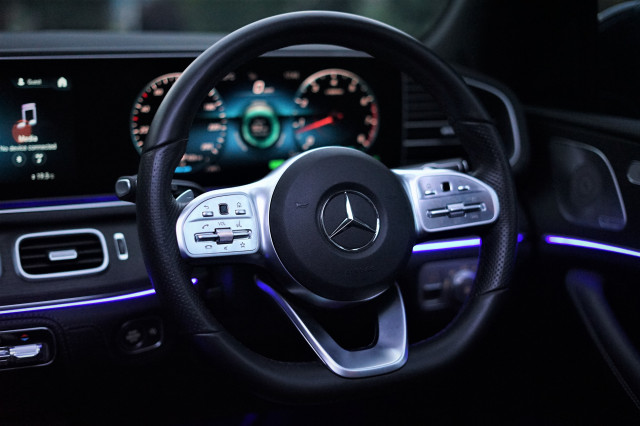 Anti Norak, Begini Cara Operasikan Tuas Transmisi Mobil Mercedes-Benz (102852)
