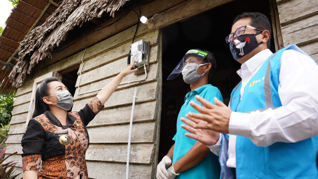 PLN Berikan 2.131 Sambungan Listrik Gratis di Sumatera dan Kalimantan (668155)