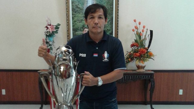 Video Detik-detik Ricky Yacobi Pingsan di Lapangan Usai Cetak Gol Indah (14174)