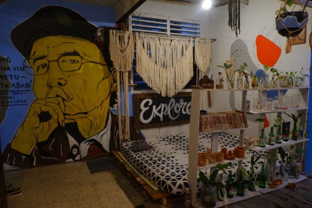 Studio Djajan Metro: Tempat Diskusi, Semangat Literasi, Juga Tempat untuk Pulang (120530)