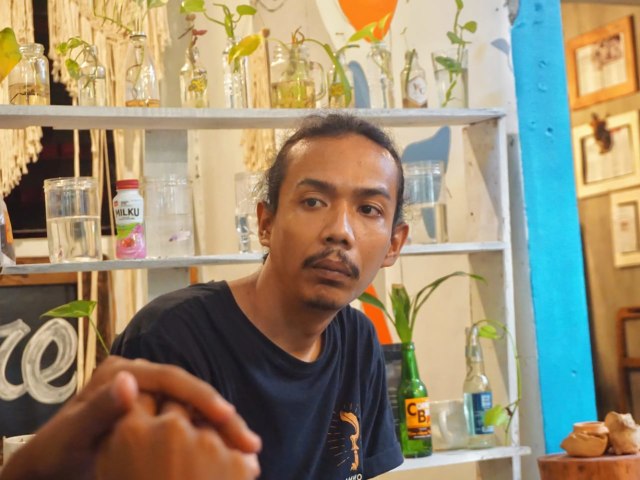 Studio Djajan Metro: Tempat Diskusi, Semangat Literasi, Juga Tempat untuk Pulang (120529)