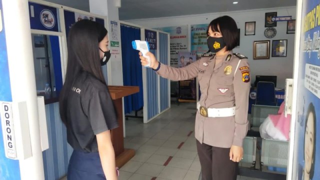 Satlantas Polres Palu Terapkan Protokol Kesehatan di Pelayanan SIM (302103)