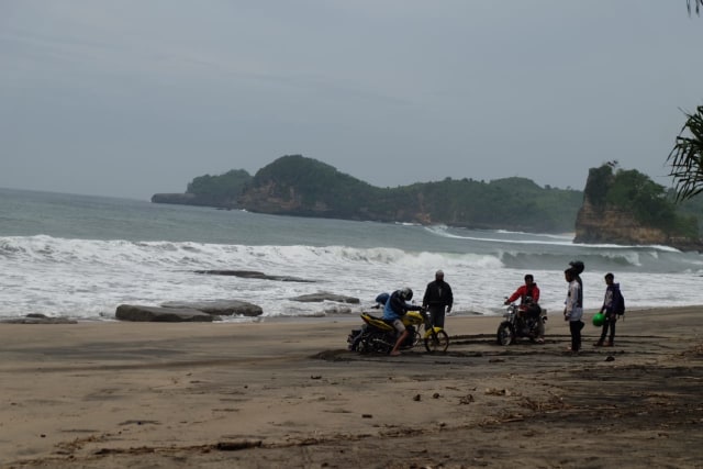 Pantai Kangen. Foto: Rizal Adhi