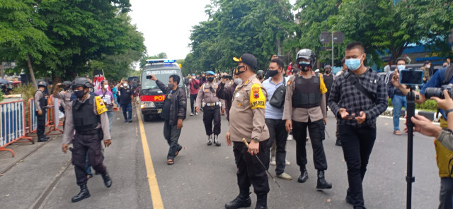 Aksi Penolakan Habib Rizieq di Kota Solo, Massa Dibubarkan Polresta Surakarta (161273)