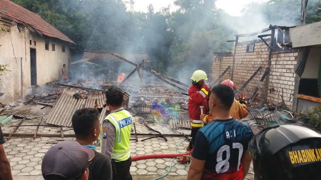 2 Rumah di Gayam Bojonegoro Terbakar, Diduga Akibat Korlsleting Listrik (43081)