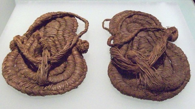 Foto: Alas kaki kuno yang ditemukan di Spanyol. Dok: Wikimedia Commons.