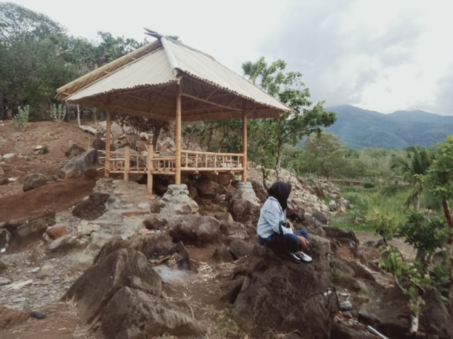 Pantai Kawaliwu Larantuka, Tempat Melihat Sunset dan Berendam Air Hangat (45766)