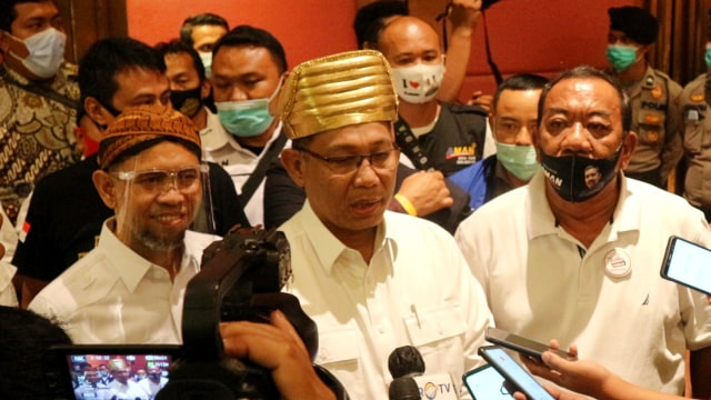 Cawalkot Medan nomor 1 Akhyar Nasution dan Salman Al-Farisi saat diwawancarai usai debat Pilwalkot Medan, Sumatera, Sabtu (21/11). Foto: Rahmat Utomo/kumparan