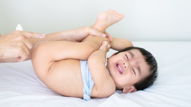 Cara Mengatasi Ruam Popok pada Bayi (654)