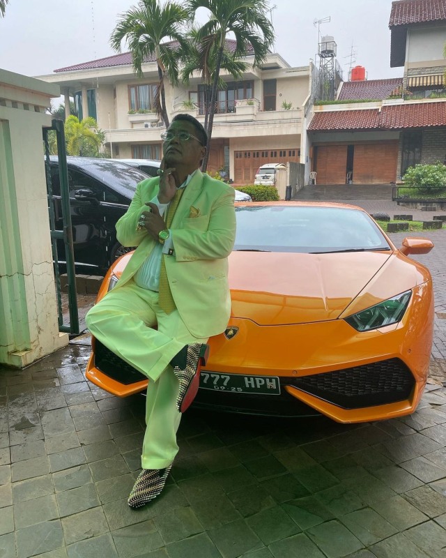 Kaya Raya, 4 Pengacara Kondang yang Bergaya Hidup Mewah (439918)