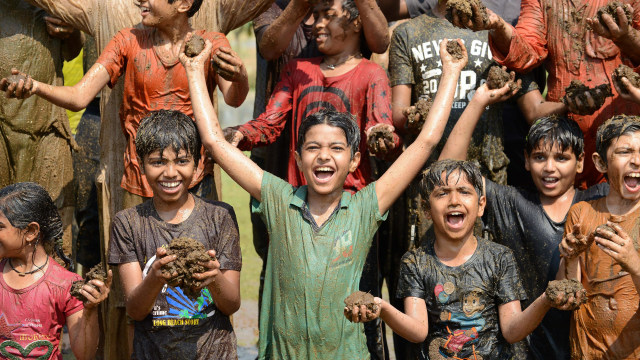 Festival melempar kotoran manusia di India. Foto:  AFP /Padmanabha