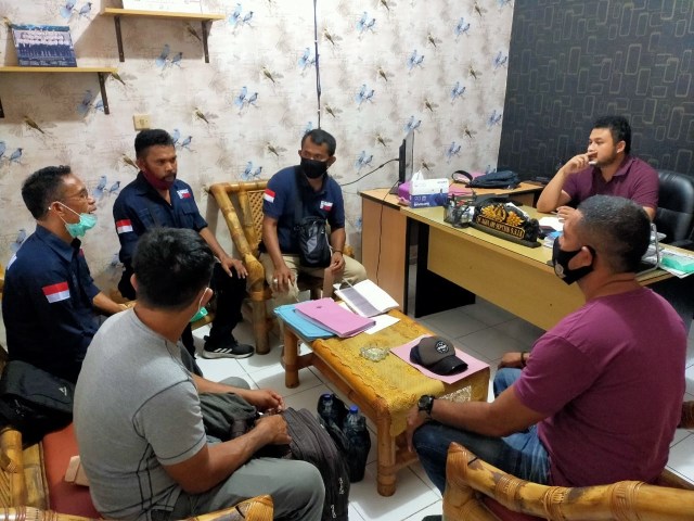 Tersangka Kayu Ilegal Asal Maluku, Diserahkan Penyidik KLHK ke Polres Sikka (148747)