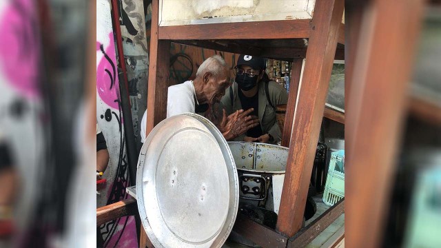 Kisah Kakek Penjual Soto di Jogja, Usia 93 Tahun Masih Kuat Dorong Gerobak (47139)