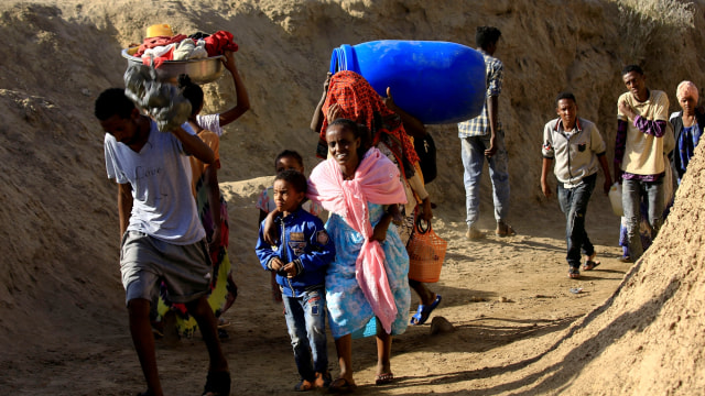 Foto: Perang di Tigray Berlanjut, Warga Ethiopia Selamatkan Diri ke Sudan (7455)