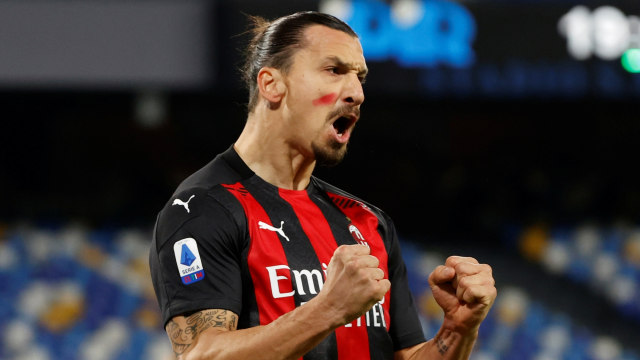 Napoli vs AC Milan: Diwarnai Kartu Merah, Ibrahimovic Gemilang, Rossoneri Menang (115702)