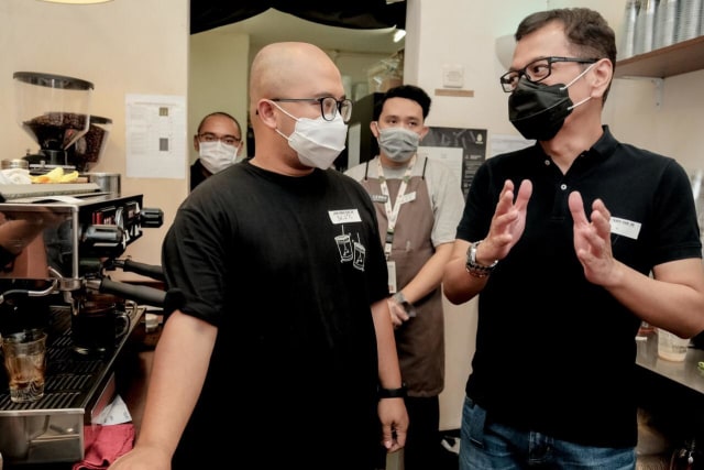 Wishnutama ke Kopi Tuku, Cek Protokol Kesehatan Hingga Beri Sertifikat CHSE (664611)