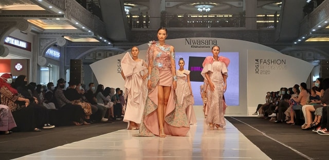 Fashion Show di Jogja Pamerkan Kekayaan Kain Nusantara (610645)