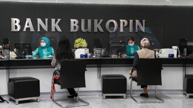 Layanan ke nasabah Bank Bukopin. Foto: Bank Bukopin