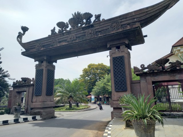 Gerbang utama Institut Seni Indonesia (ISI) Surakarta