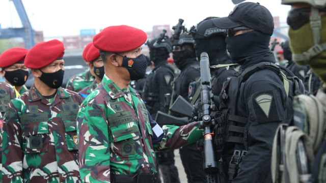 Apel Gelar Pasukan Latihan Penanggulangan Anti Teror (Latgultor) Satuan Aksi Khusus (Sataksus) TNI dalam Rangka Pengamanan VVIP TA 2020 di JICT II, Tanjung Priok, Jakarta Utara, (23/11). Foto: Dok. Puspen TNI