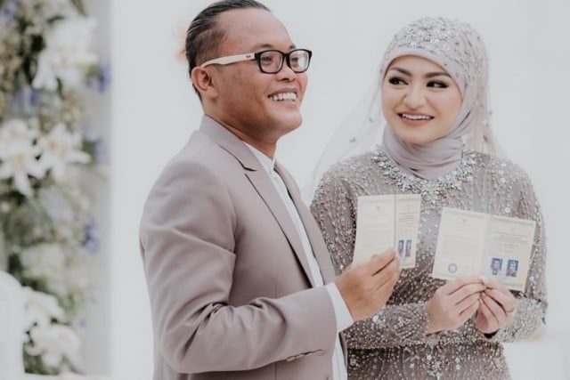 5 Selebriti Tanah Air yang Jatuh ke Pelukan Pasangan Keturunan Belanda (34299)