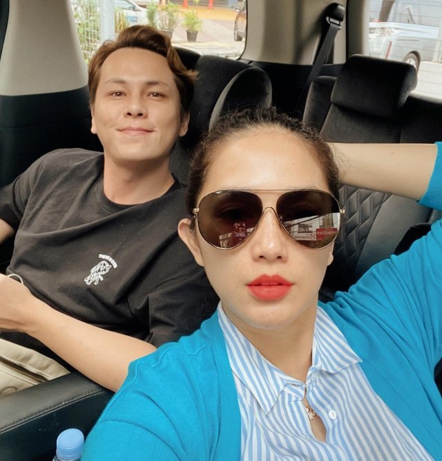 5 Selebriti Tanah Air yang Jatuh ke Pelukan Pasangan Keturunan Belanda (34297)