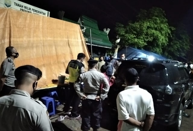 Polisi saat tiba di lokasi kecelakaan. Foto: Jambikita.id