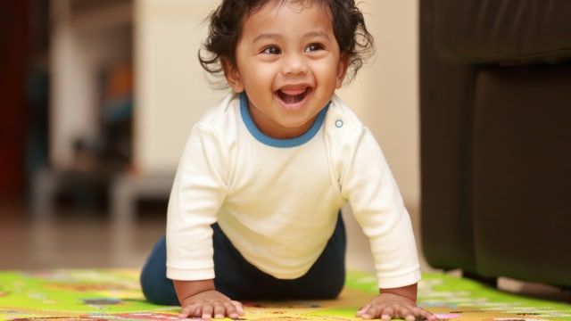 Bayi Merangkak Mundur, Apakah Orang Tua Perlu Khawatir? (338137)