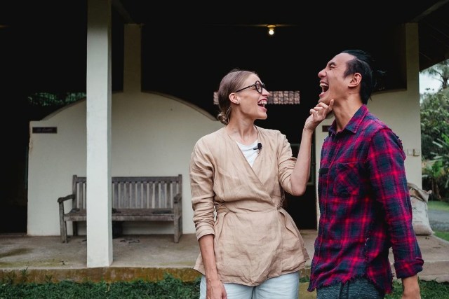 7 Pesona Viola Maria, Istri Bule Daniel Mananta yang Jarang Tersorot (100578)