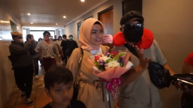 Ajak Keluarga Rame-Rame, 7 Momen Seru Bulan Madu Sule dan Nathalie Holscher (107150)