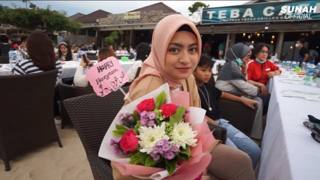 Ajak Keluarga Rame-Rame, 7 Momen Seru Bulan Madu Sule dan Nathalie Holscher (107151)