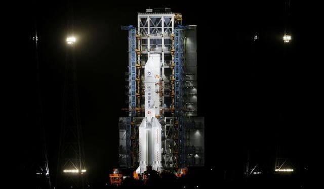 Pesawat luar angkasa Change 5 sebelum diluncurkan.  Foto: REUTERS/Tingshu Wang