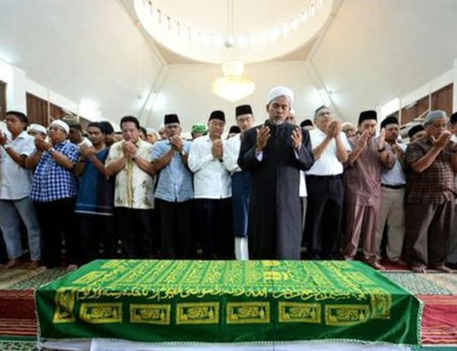 Bacaan Dan Tata Cara Sholat Jenazah Yang Benar Untuk Laki Laki Kumparan Com