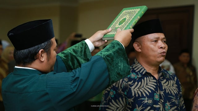 PELANTIKAN saat Akhmad Mujahidin sebagai Rektor Universitas Islam Negeri Sultan Syarif Kasim (UIN Suska) Riau, beberapa tahun silam. (Foto: Humas UIN Suska)