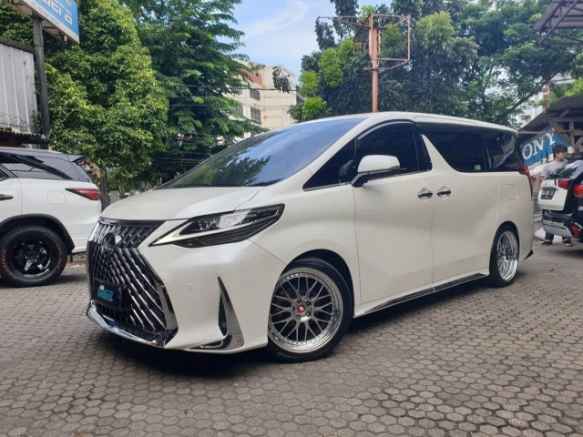Wujud Toyota Alphard yang diubah jadi Lexus LM. Foto: dok. Dee Garage