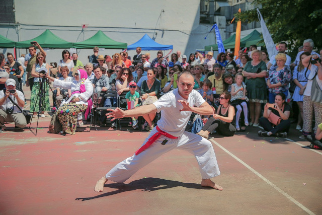Menghentak Rumania dengan Pencak Silat (8800)