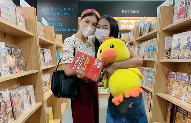 Ruben Onsu dan Sarwendah Sekolahkan Nissa Penyanyi Gerobak Dorong yang Viral (267110)