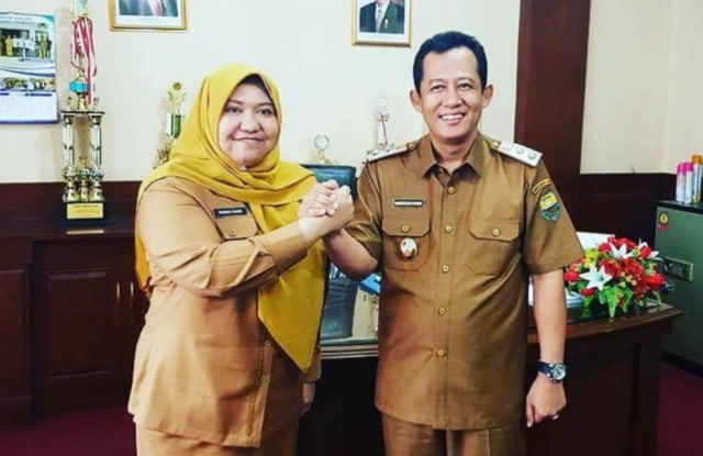 Bupati Muaro Jambi, Masnah Busro, dan Wakil Bupati Muaro Jambi, Bambang Bayu Suseno. Foto: Instagram Media Center masnahbbs