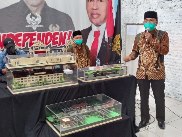 Paslon Bajo menyatakan siap menjadi relawan uji vaksin COVID-19 jika dibutuhkan. Hal ini dikatakannya usai konferensi pers, Selasa (24/11) kemarin