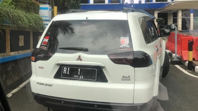 Pakai Pelat RI 1, Pajero Putih yang Paksa Masuk Mabes Polri Diamankan Polisi (190893)